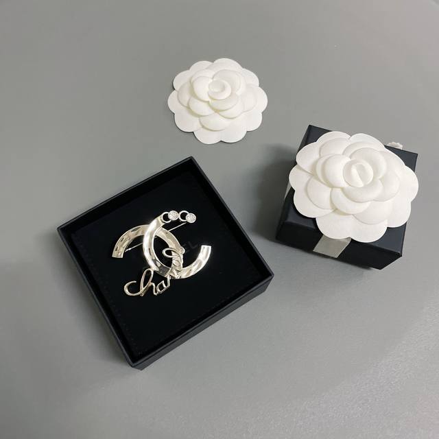 We Produce The Double C Letter Brooch Zp4200 Classic Element Design Coco Rhinest