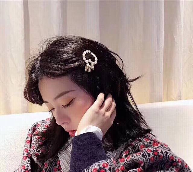 High-End Custom-Made Simone Rocha. The Round Pearl Head Clip, Hairpin, Side Clip