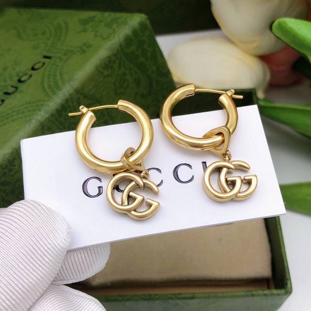 No.Ged0021 Gucci Gucci New Product Release Of The Year Smooth Double G Earrings