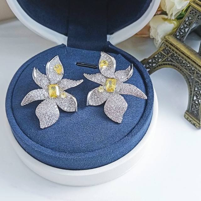 Batch Of Popular Goods, Fast Delivery Hefang Hefang Jewelry Romantic White Iris