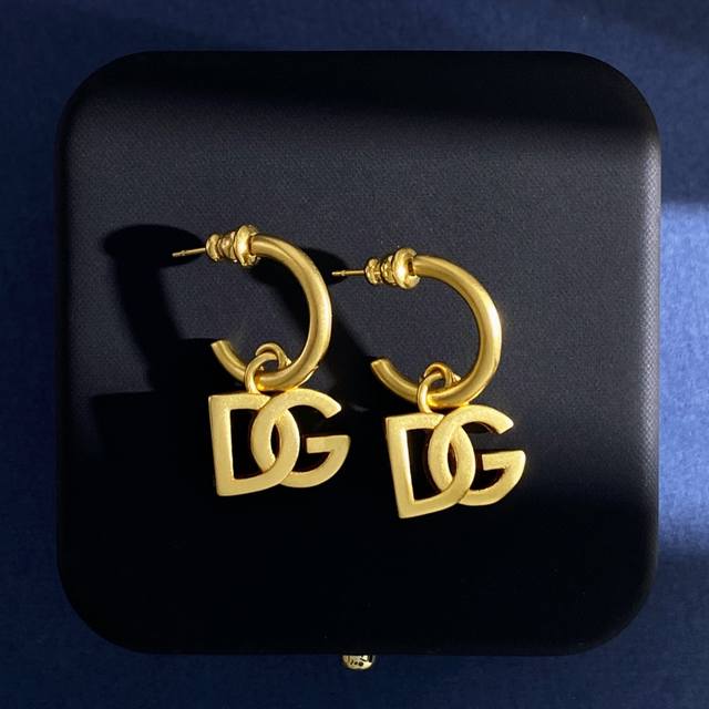 dg94 D&G European And American Fashion Retro Metal Glossy C-Shaped Pendant Dg
