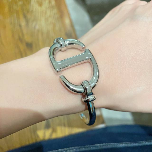 2025 New Dior Dior Can Be Salty Or Sweet Cd Letter Bracelet Counter Same Styl