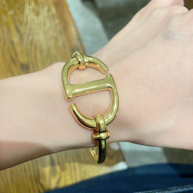 2025 New Dior Dior Can Be Salty Or Sweet Cd Letter Bracelet Counter Same Styl