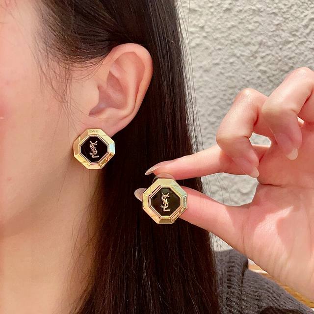 New Ysl Saint Laurent Earrings Are Always More Beautiful Than Classic Chanel In