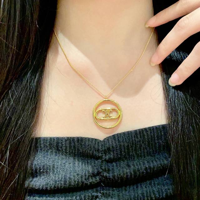 celine Celine Necklace Has Always Been A Benchmark In The Simple Fashion Worl