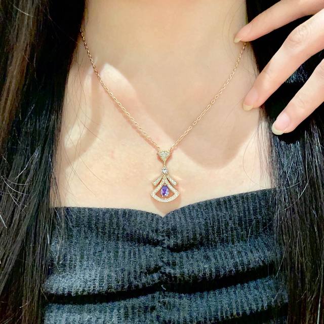 High-Grade Mother-Of-Pearl Natural Malachite Bulgari High-Grade Mother-Of-Pearl