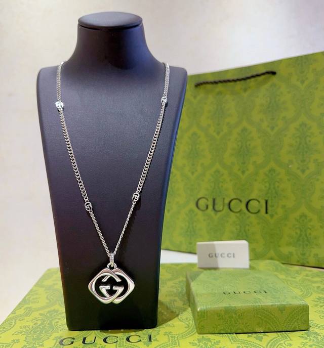New Product Release. The Latest Model Of The Handsome Gucci Necklace. The Chain