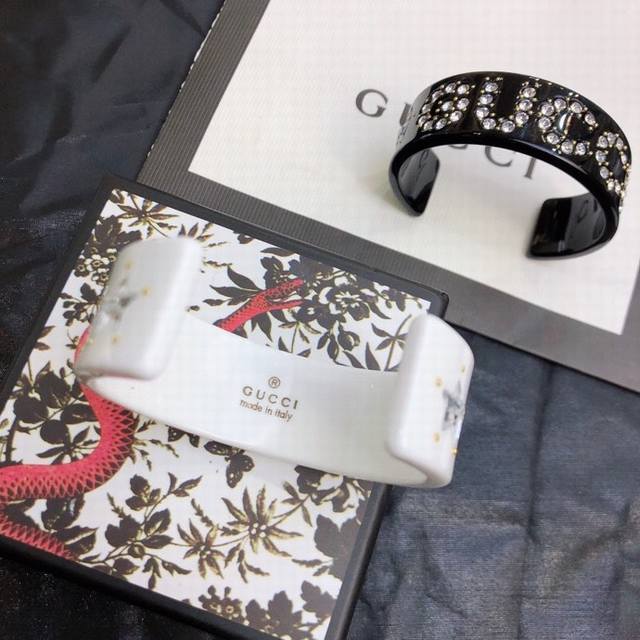 gucci's New Resin Bracelet Uses Star-Shaped Crystals And The Brand Logo To Re