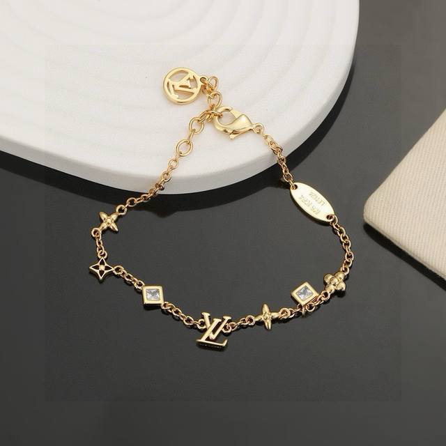 Louis Vuitton Letter Bracelet Inherits Exquisite Craftsmanship And Polished Colo