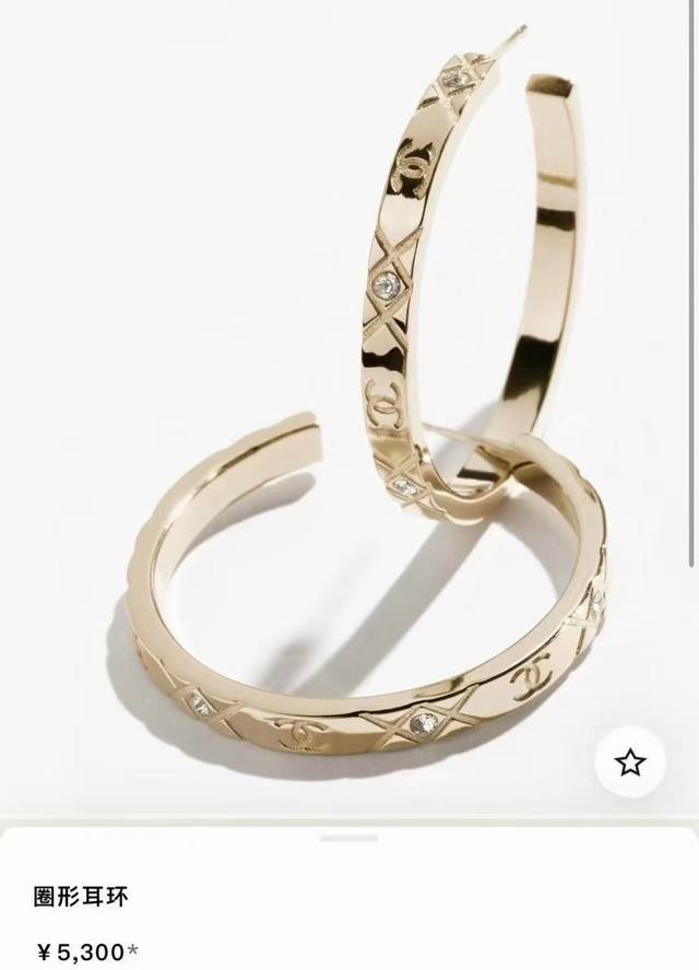 zp Chanel Earrings Are Elegant And Generous. The Exquisite Design And Carving