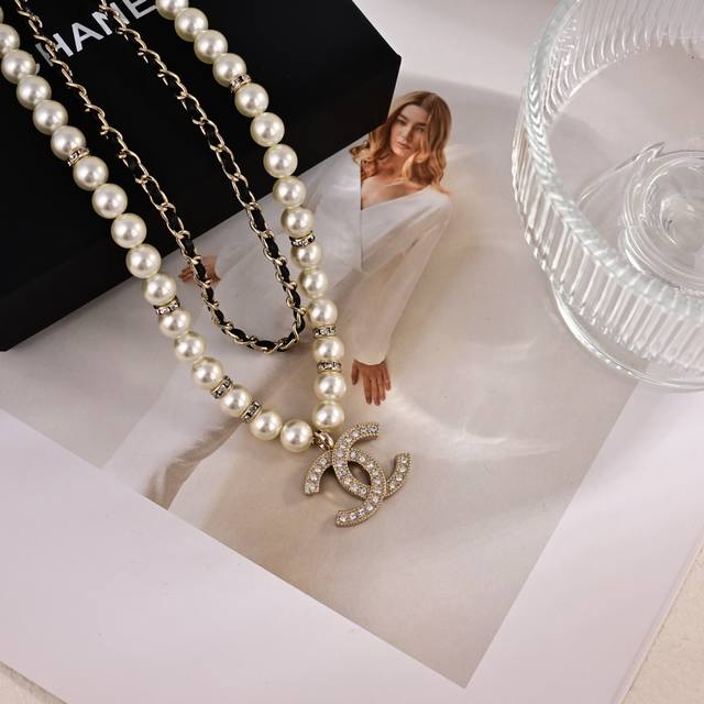 zp Chanel Necklace Is Elegant And Generous. The Exquisite Design And Carving