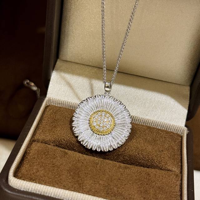 a6081 Popular Vintage Series Vintage Daisy Frosted Brushed Necklace Retro And