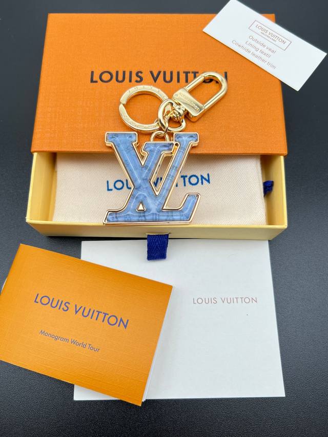 lv Gloss Keychain The Plexiglass Lv Letters Are Set In Dazzling Metal And Emb