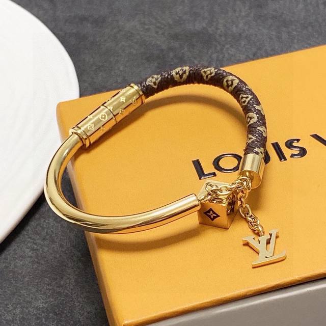 New Product Original Goods Lv Leather Magnetic Bracelet Louis Vuitton Louis Vuit