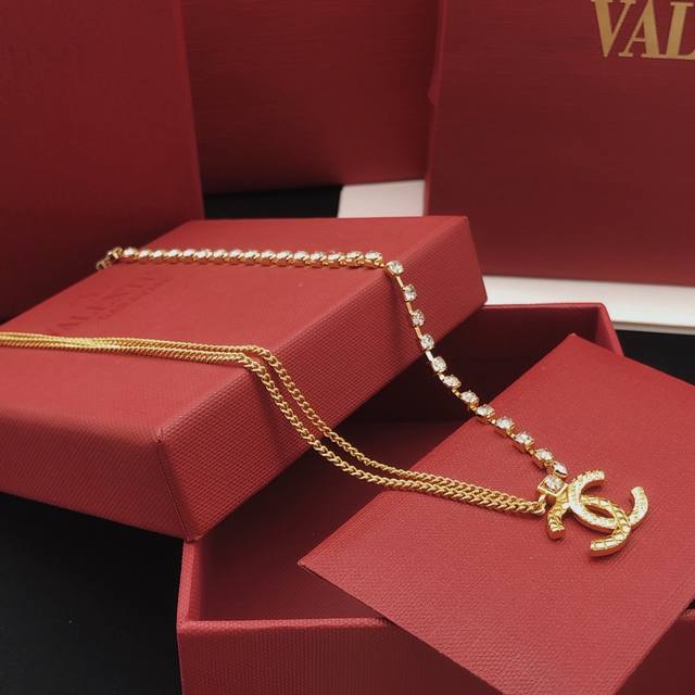 No.Xxl0328 Ch*Nel Latest Double-Layer Diamond Gold Necklace Consistent Zp Brass