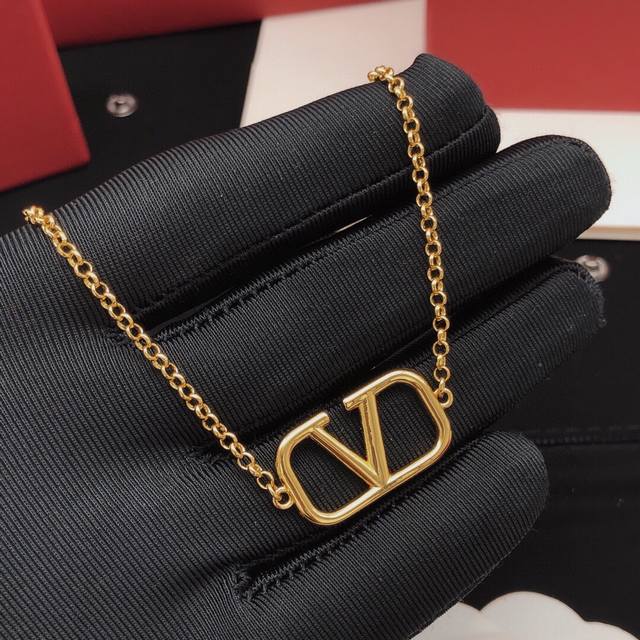 No. Valenti*O's Latest V-Shaped Polished Necklace Is Consistent With Zp Brass Ma
