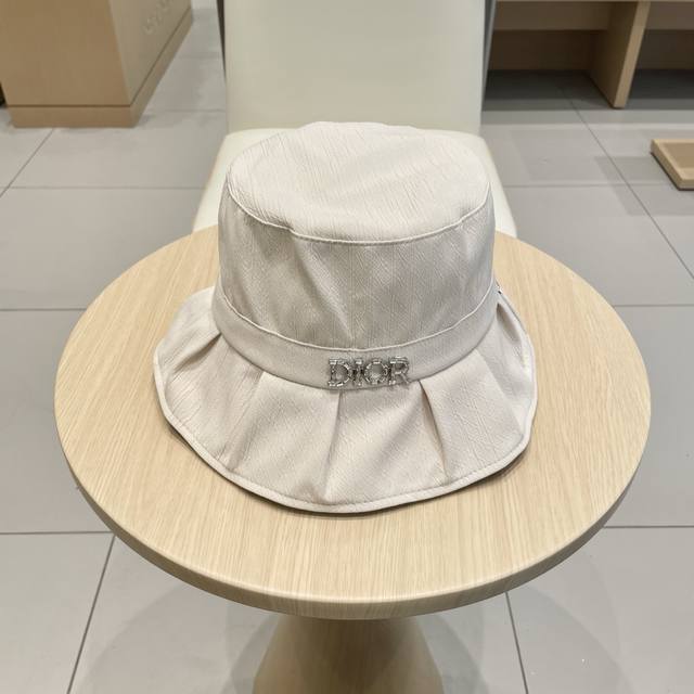Dior 2025 New Simple Face-Showing Small Fisherman Hat Female Summer Anti-Ultravi
