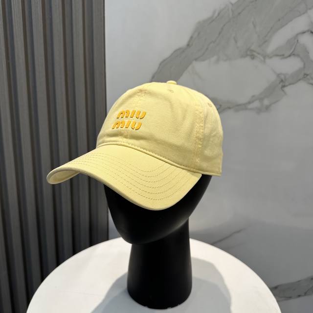 miumiu Miu Miu's New Candy Color Simple Baseball Cap The Hottest Color At The
