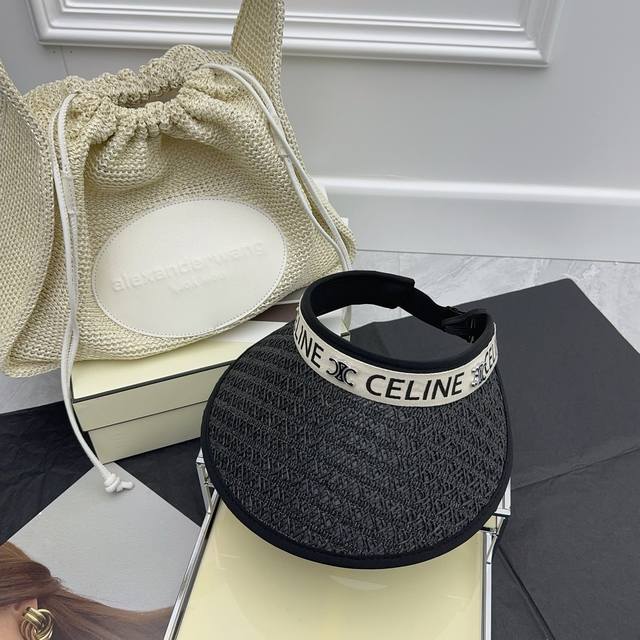 Running Volume Celine New Straw Hat Arc De Triomphe Is Full Of High-End Feeling