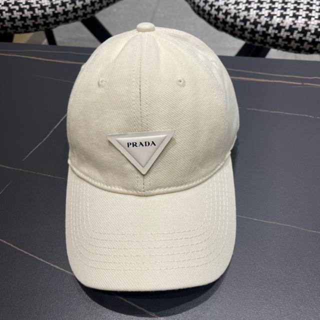 Prada Spring New Triangle Logo Denim Baseball Cap The Design Is Very Strong And