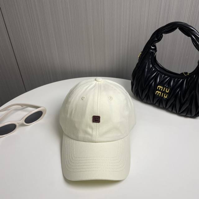 New Baseball Cap, Same Style For Men And Women, One Size And Adjustable Head And