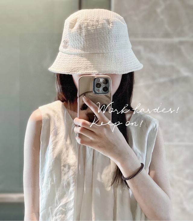 Comes With A Dust Bag. Chanel 2025 New Style Bucket Hat. Big Brand Model. Very E