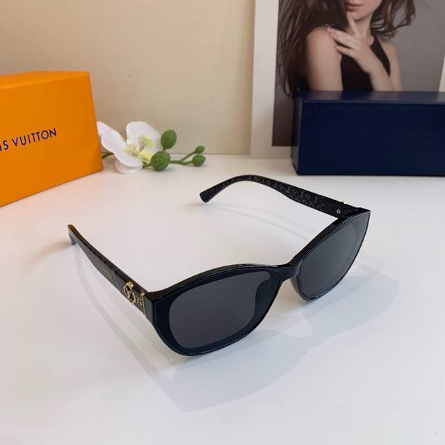 lv Louis Vuitton 2025 New Simple Fashion Cat-Eye Frame Sunglasses Versatile T