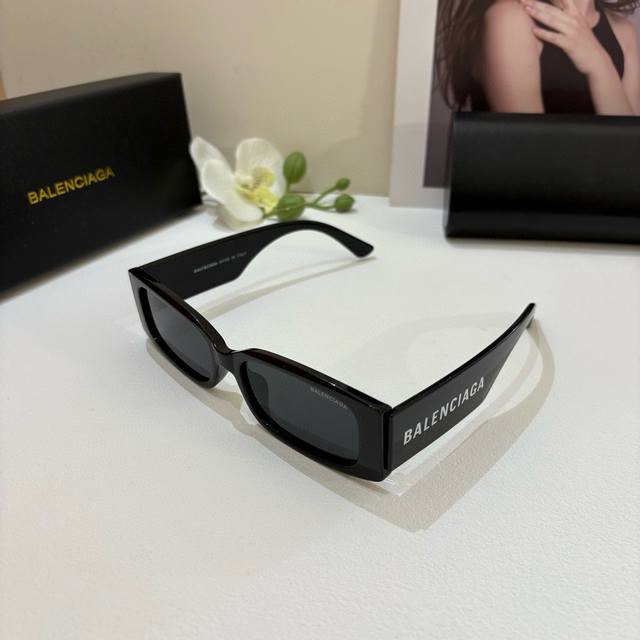 balenciaga Balenciaga 2025 New Star-Like Small Square Frame Sunglasses Fashio