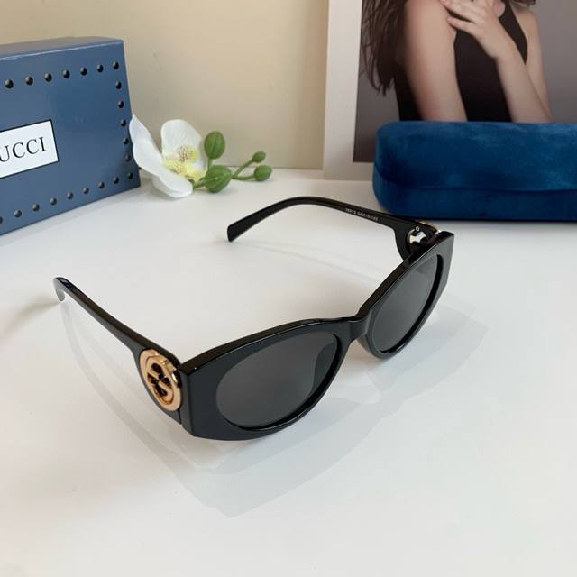 gucci 2025 New Men's And Women's High-End Sunglasses Square Frame Glasses Sun