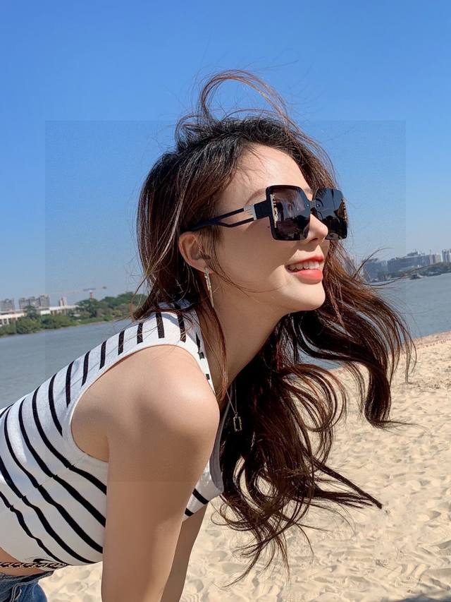 fendi Fendi's New Stylish And Elegant Sunglasses For Women Create A Calm Post