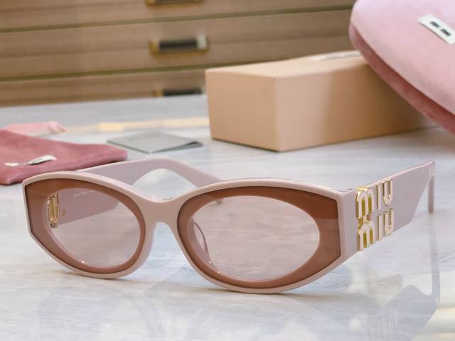miumi* Miu*Miu New Sunglasses Mod:Smu 080Z Size:5421-135