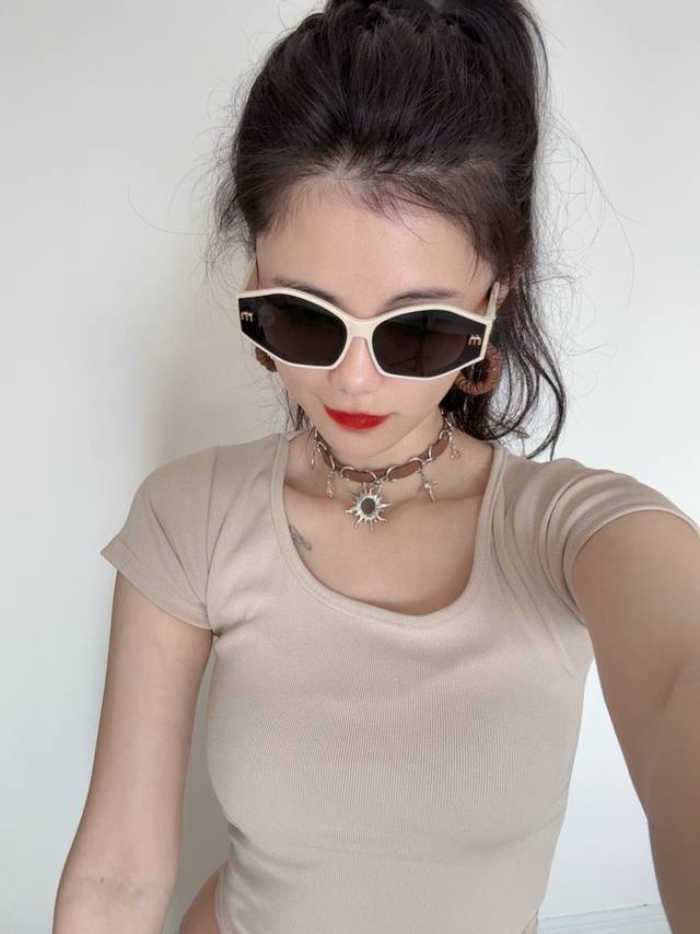 miumiu Miu Miu 2025 Spring New Style Shining New Style Shining On Stage Sungl