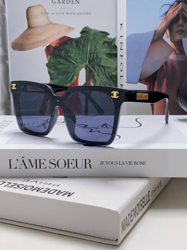 chanel Chanel Sunglasses For Round-Faced Babies, Come Here To Cover Up The Ch