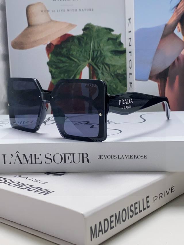 prada Prada 2025 New Fashion Simple Round Face Personality Gradient Sunglasse