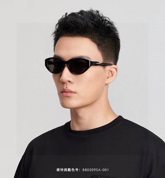 balenciagathe Latest Version Of Balenciaga Is Very Special. The Design Makes