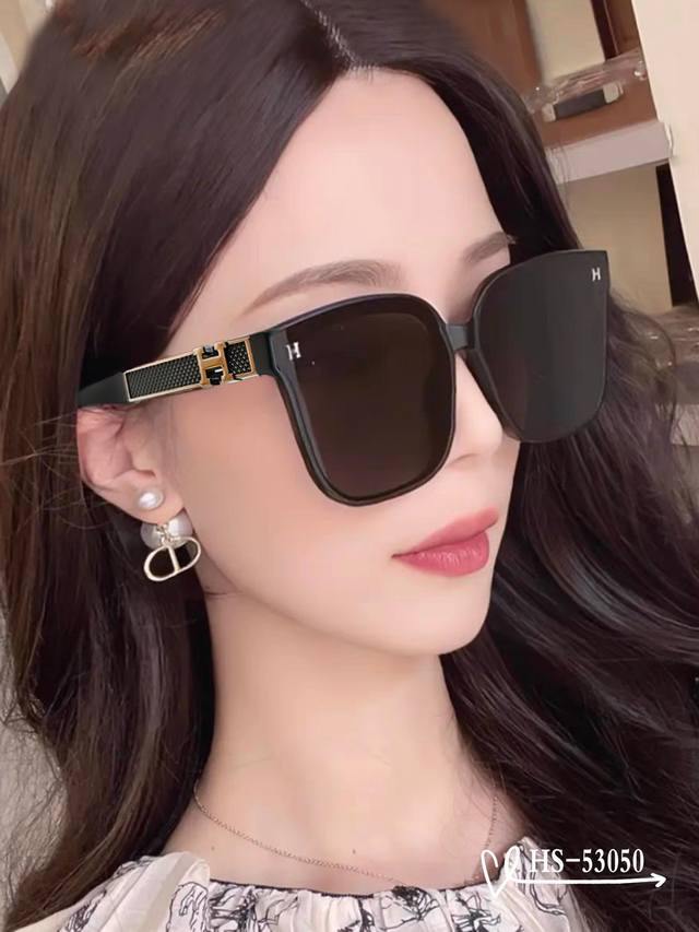 Hermes . Polaroid Resin Polarized Lens . Tr90 Frame Is Light And Comfortable To