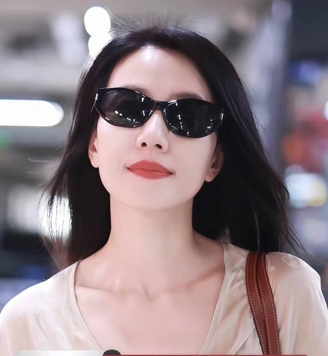 louis Vuitto*2025 New Retro Cat-Eye Sunglasses For Women, High-End Fashion Ho