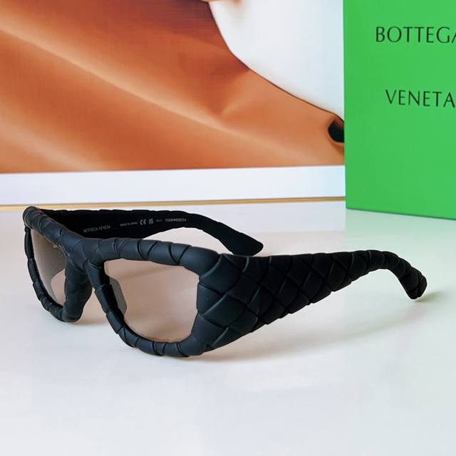 bottega Venet* Model Bv1303S Size 56 Ports 19-130