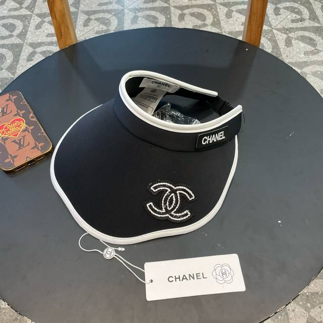 Chanel Hollow Hat Is A Must-Have Item In Summer Because It Is Really Easy To Mat
