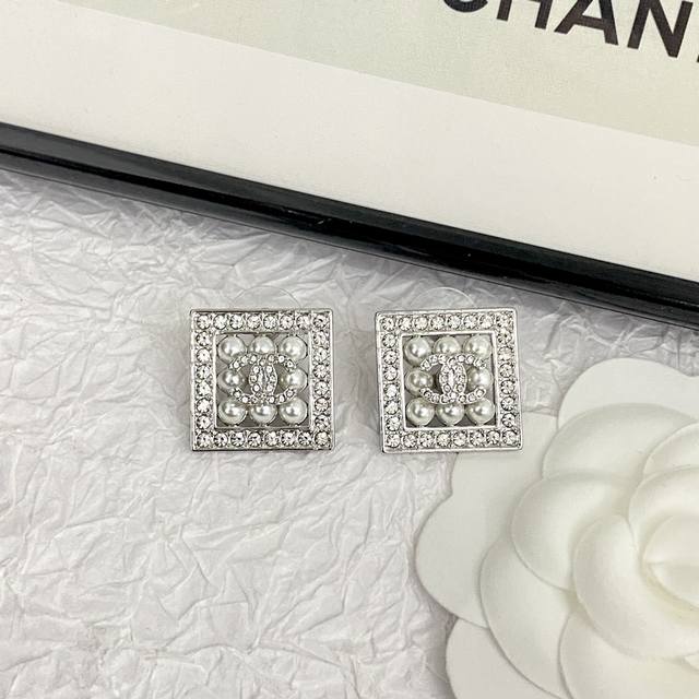 Chanel Earrings Are Hot-Selling And Are On Sale Now. Zp Chan 23 Pearl Rhinestone
