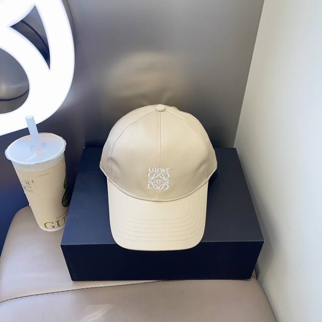 Running Volume Loewe Bloggers Love The Embroidered Baseball Cap Trendy Atmospher