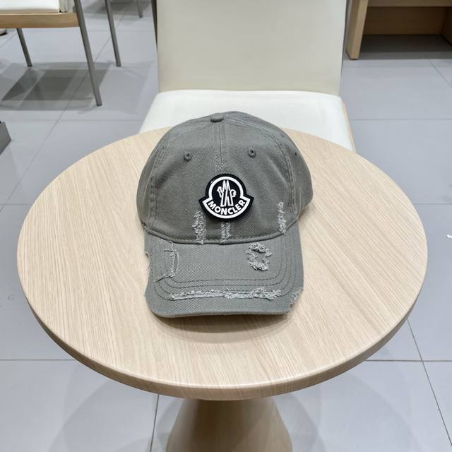 Moncler New 2025 New Simple High-End Baseball Cap New Process Washing Retro Colo