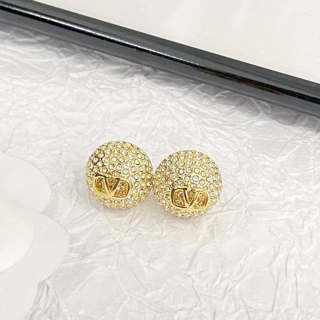 Valentino Earrings Are Hot-Selling And Are Now On Sale. Valentino Full Diamond H