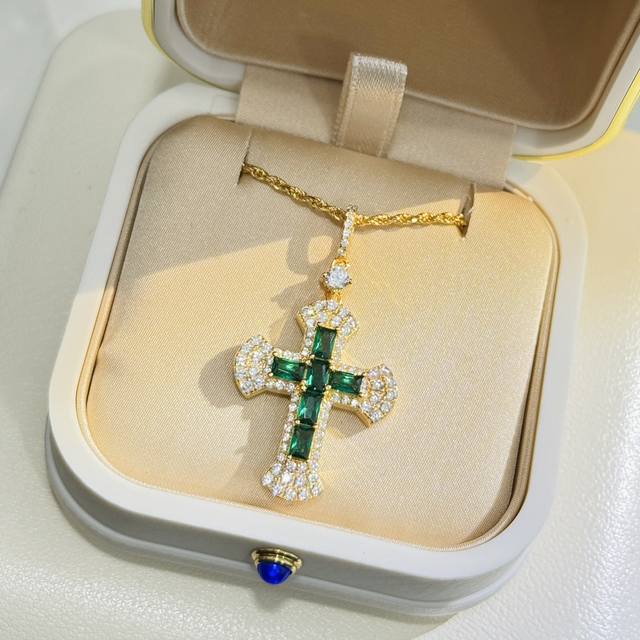 s0220 New Emerald Cross Necklace From European And American Brands Is Fashion