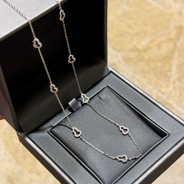 a4371 The New Eight-Gourd Necklace From A Famous Brand Is Often Used To Repre