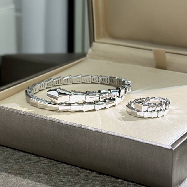 Bracelet Ring 140 A2581 The Classic Smooth Snake Set Is Too High-End. It Is A Ho
