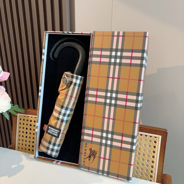 burberry Burberry With Handbag, Complete Gift Box Packaging. Original Classic