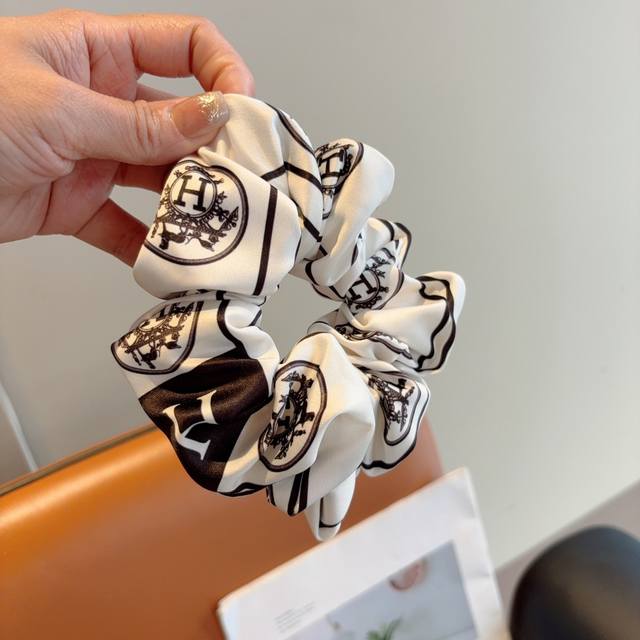 With Packaging Hermes Hermes New Style Hairband Exquisite Beads Intestines Rubbe