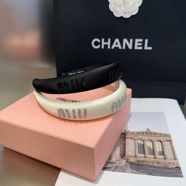With Packaging Box Miumiu New Letter Headband Is Simple, Elegant, Practical And