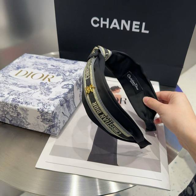With Packaging Box Dior Dior's New D Letter Headband Is Fashionable And Versatil